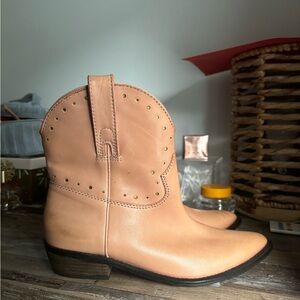 Lucky Brand Women's ChantelX
Leather Almond-Toe Stacked Block
Heel Cowboy Boot